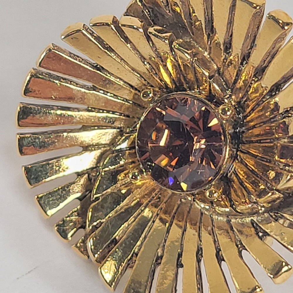 Vintage Monet Gold Tone Spiral Sunburst Clip On Earrings Cognac Rhinestone NOS - Picture 7 of 8